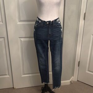 Stylish Cropped Jeans in Classic Blue